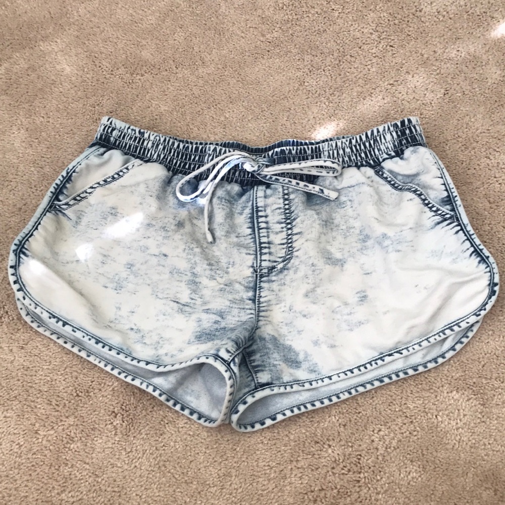 Stretchy denim shorts